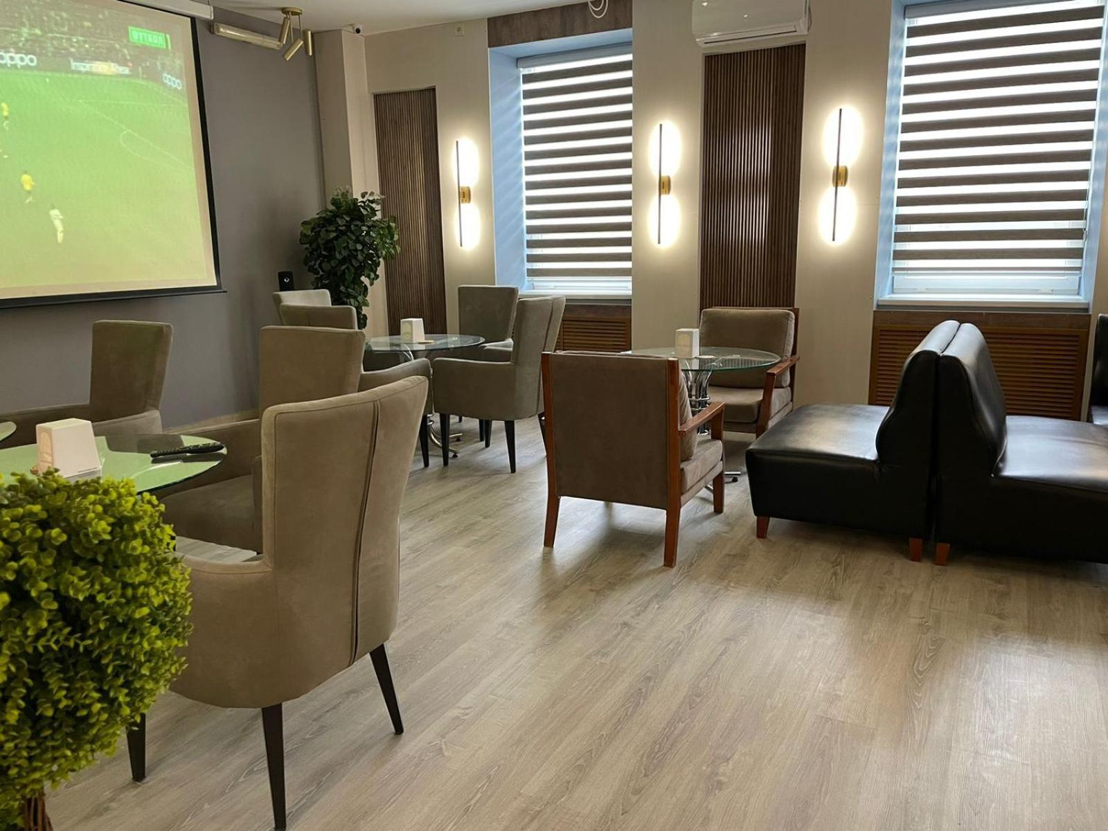Tengri Hotel Atyraū Exteriör bild