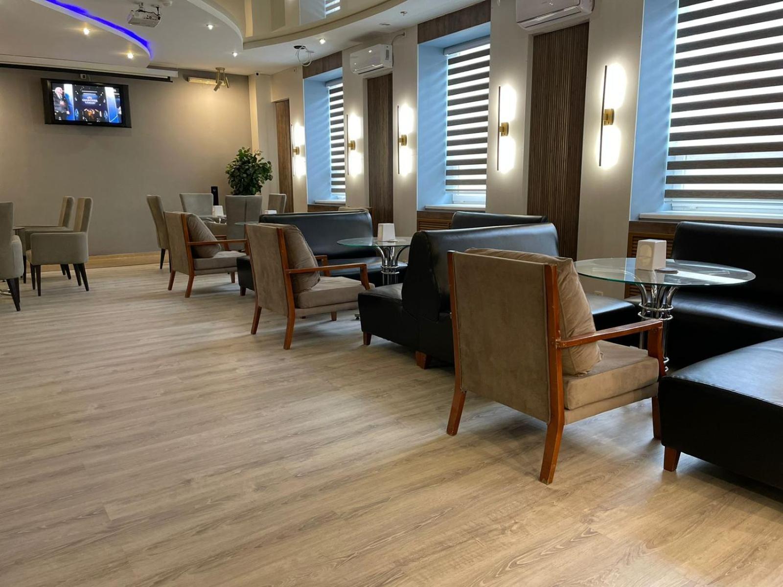 Tengri Hotel Atyraū Exteriör bild