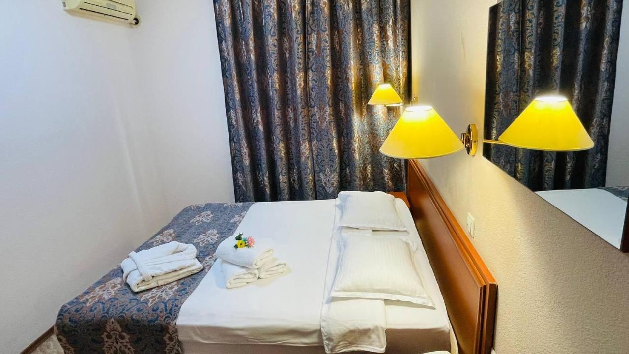 Tengri Hotel Atyraū Exteriör bild